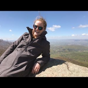 Meet your Posher, Laura